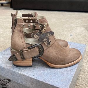 Freebird carsen brown distressed size 10